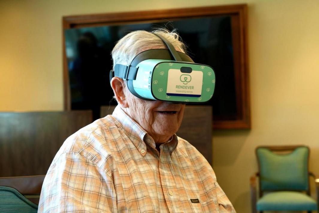 Virtual Reality Senior Moments 98175 1