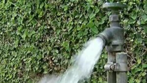 Cư dân Cerritos phản đối kế hoạch tăng phí nước và cống rãnh 8 Cư dân Cerritos phản đối kế hoạch tăng phí nước và cống rãnh