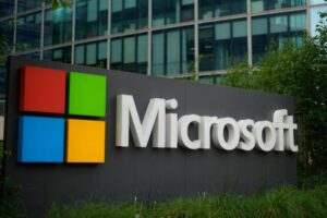 Microsoft giảm giá cổ phiếu sau báo cáo về nhu cầu AI thấp hơn