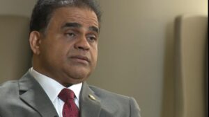 Thẩm phán Hạt Fort Bend, KP George, tái xuất tại tòa 32 Thẩm phán Hạt Fort Bend, KP George, tái xuất tại tòa