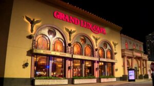 Nhà hàng Grand Lux Cafe ở Houston sắp đóng cửa 8 Nhà hàng Grand Lux Cafe ở Houston sắp đóng cửa