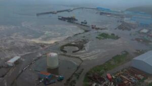 Vệ tinh NASA ghi lại hình ảnh chi tiết đầu tiên về sóng thần Thái Bình Dương 10 Vệ tinh NASA ghi lại hình ảnh chi tiết đầu tiên về sóng thần Thái Bình Dương