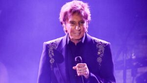Barry Manilow Hoãn Chuyến Lưu Diễn vì Khối U trong Phổi