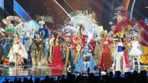 Người đẹp Jamaica bị thương nặng sau khi ngã khỏi sân khấu Hoa hậu Hoàn vũ 3 Người đẹp Jamaica bị thương nặng sau khi ngã khỏi sân khấu Hoa hậu Hoàn vũ