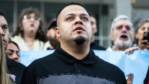 Thẩm phán liên bang ra lệnh phóng thích công dân Salvador bị ICE giam giữ 25 Thẩm phán liên bang ra lệnh phóng thích công dân Salvador bị ICE giam giữ