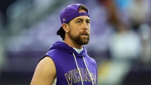 Adam Thielen được Minnesota Vikings giải phóng hợp đồng theo yêu cầu để thi đấu ở đội khác trước khi giải nghệ
