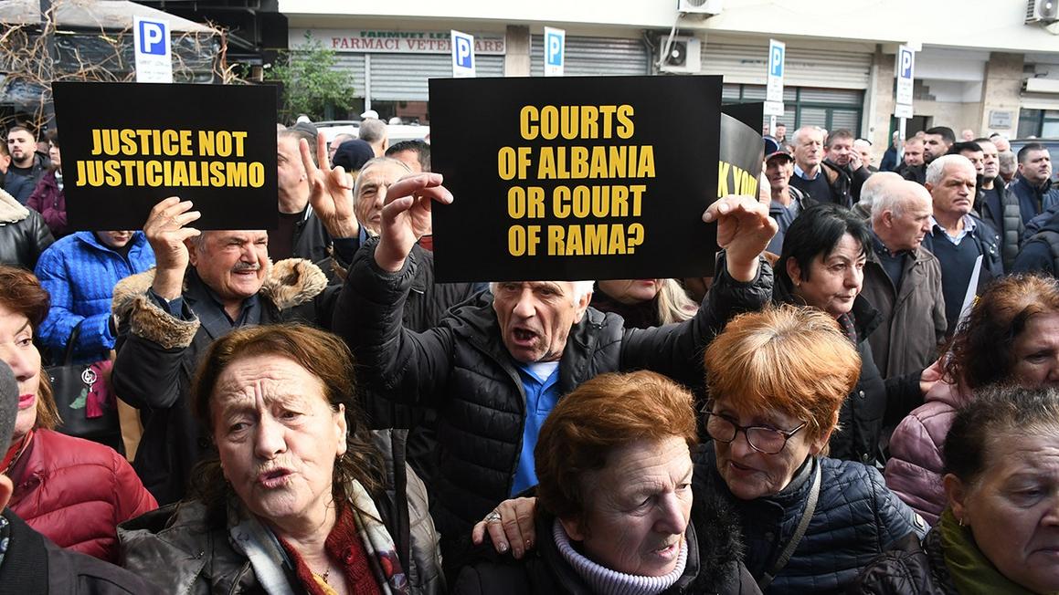 Bộ Ngoại Giao Mỹ 'Im Lặng' Giữa Bão Bùng Tham Nhũng ở Albania 1 albania corruption rama protests