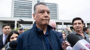 Thượng Nghị Sĩ Dân Chủ Chỉ Trích Đảng vì 'Lờ' Cải Cách Nhập Cư 13 Thượng Nghị Sĩ Dân Chủ Chỉ Trích Đảng vì ‘Lờ’ Cải Cách Nhập Cư