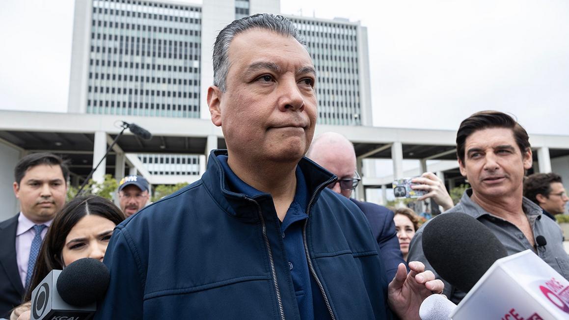 Thượng Nghị Sĩ Dân Chủ Chỉ Trích Đảng vì 'Lờ' Cải Cách Nhập Cư 1 alex padilla press