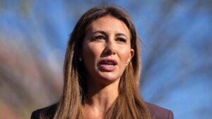 Tòa Phúc Thẩm Hoa Kỳ Tước Quyền Đại Diện Pháp Lý của Alina Habba tại New Jersey