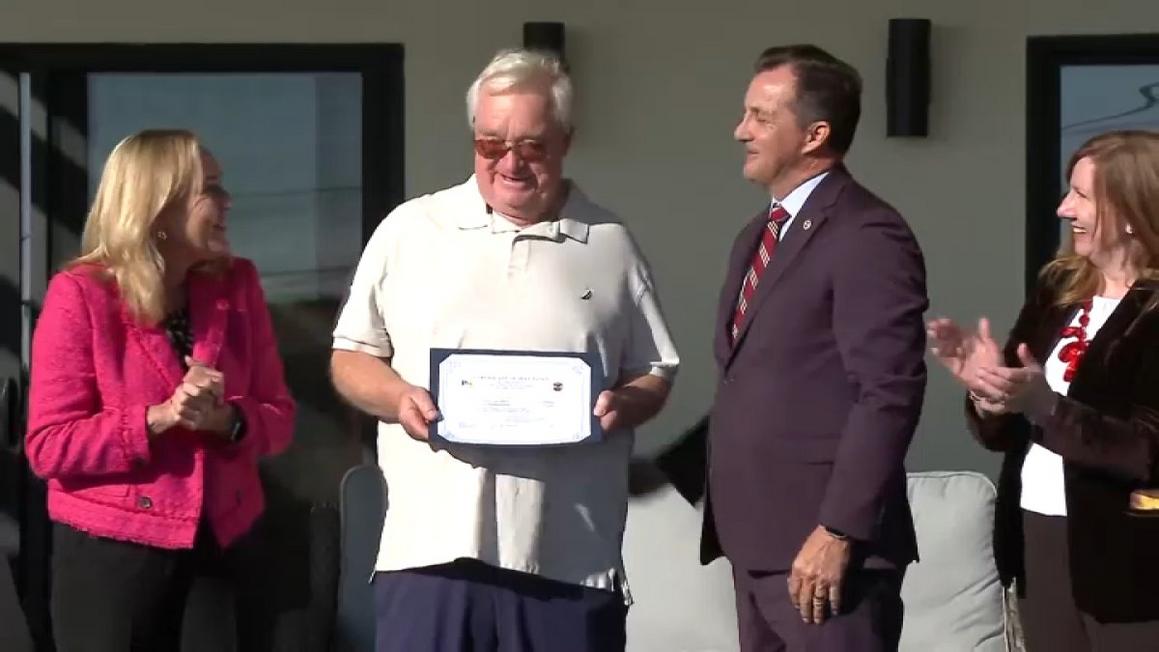 Cư dân Altadena nhận giấy phép xây dựng đầu tiên sau hỏa hoạn Eaton 1 altadena homeowner 12325