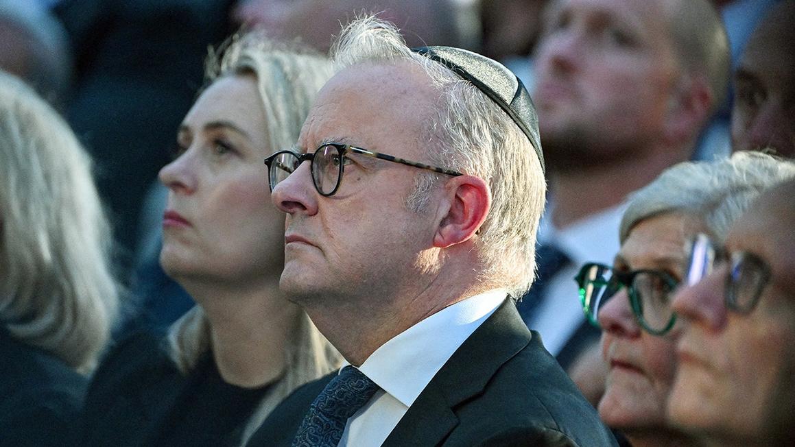 australian pm anthony albanese booed at bondi beach vigil