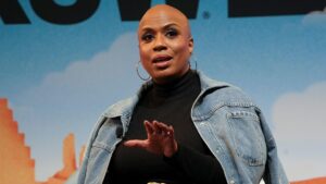 Nữ Dân Biểu Ayanna Pressley Quyết Định Không Thách Thức Thượng Nghị Sĩ Ed Markey