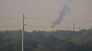Khói và Lửa: Giải thích về hiện tượng ‘flaring’ ở Houston