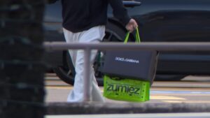 Nạn trộm cắp xe gia tăng tại các khu mua sắm ở Houston 14 Nạn trộm cắp xe gia tăng tại các khu mua sắm ở Houston