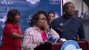 Sở Y tế Houston hủy bỏ thức ăn cho 'Siêu Tiệc' thường niên 32 Sở Y tế Houston hủy bỏ thức ăn cho ‘Siêu Tiệc’ thường niên