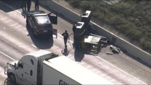 Cầu Houston Avenue trên xa lộ I-10 bị xe đầu kéo đâm, giao thông hỗn loạn 33 Cầu Houston Avenue trên xa lộ I-10 bị xe đầu kéo đâm, giao thông hỗn loạn