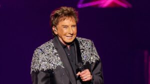 Barry Manilow Phải Phẫu Thuật Khối U Ung Thư Ở Phổi