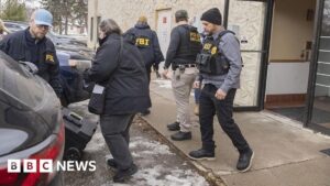 Chính quyền liên bang điều tra các trung tâm giữ trẻ ở Minnesota