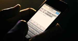 Quảng cáo Powerbeats Fit mới của Travis Scott, kèm theo ca khúc chưa phát hành