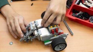 Những Bộ Đồ Chơi Robot LEGO Tốt Nhất Để Học STEM
