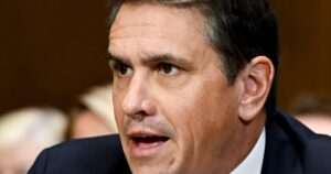 Ông Blanche: Bộ Tư Pháp không che giấu thông tin về Trump trong hồ sơ Epstein