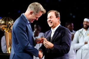 Huấn luyện viên Steve Kerr không quan tâm đến email bị rò rỉ của chủ sở hữu Warriors 5 Huấn luyện viên Steve Kerr không quan tâm đến email bị rò rỉ của chủ sở hữu Warriors