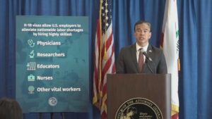 California kiện hành chính Tổng Thống Donald Trump về phí thị thực H1-B 12 California kiện hành chính Tổng Thống Donald Trump về phí thị thực H1-B