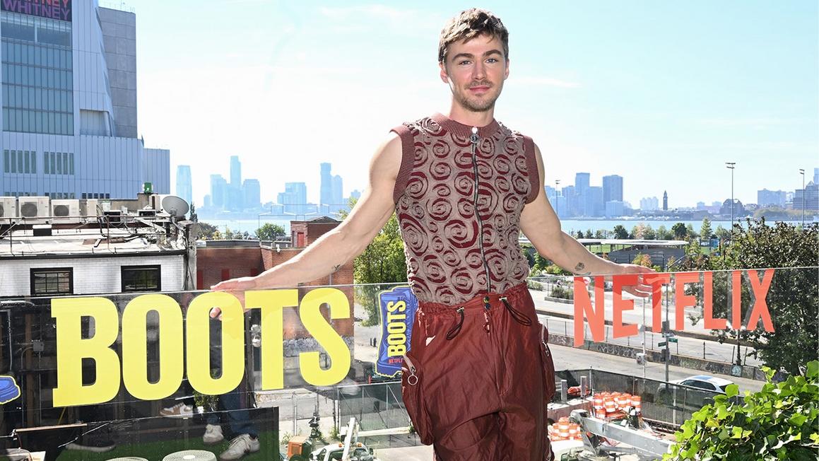 Netflix Hủy Bỏ Phim về Quân Đội Đồng Tính Bị 'Ghét Bỏ' của Lầu Năm Góc 1 boots gay netflix show