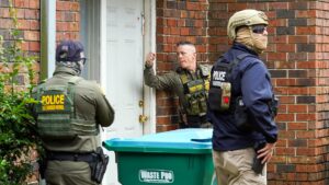 Chủ tịch Hạ viện Mỹ lên án việc bắt giữ đặc vụ DHS, dự định cắt viện trợ 30 Chủ tịch Hạ viện Mỹ lên án việc bắt giữ đặc vụ DHS, dự định cắt viện trợ