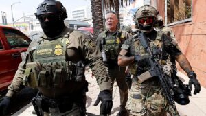 Tiểu bang Louisiana Tăng Cường Kiểm Soát Nhập Cư, Cảnh Báo Từ Binh Trưởng Về Nguy Cơ Từ Phía Cực Tả 12 Tiểu bang Louisiana Tăng Cường Kiểm Soát Nhập Cư, Cảnh Báo Từ Binh Trưởng Về Nguy Cơ Từ Phía Cực Tả