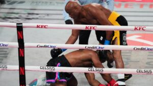 Anderson Silva Hạ Gục Tyron Woodley Bằng Kỹ Thuật Knockout
