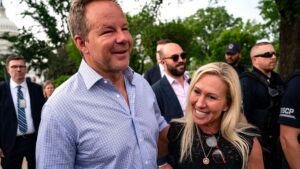 Dân biểu Marjorie Taylor Greene đính hôn với bình luận viên Brian Glenn