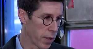 Thị trưởng Providence trấn an cộng đồng sau vụ bắt giữ 32 Thị trưởng Providence trấn an cộng đồng sau vụ bắt giữ