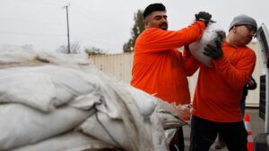 Dự báo thời tiết Giáng Sinh: Bão ở California, tuyết ở Đông Bắc