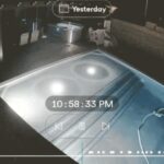 Video ghi lại cảnh xe hơi bay lên không trung, tài xế văng ra khỏi xe và rơi xuống hồ bơi