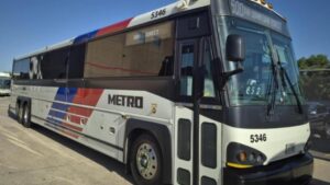 Xe buýt METRO từ Trung tâm thành phố đến phi trường sẽ đổi điểm đón khách tại IAH 35 Xe buýt METRO từ Trung tâm thành phố đến phi trường sẽ đổi điểm đón khách tại IAH