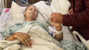 Hòa thượng bị mất chân sau khi xe tải đâm trong cuộc đi bộ xuyên Hoa Kỳ 32 Hòa thượng bị mất chân sau khi xe tải đâm trong cuộc đi bộ xuyên Hoa Kỳ