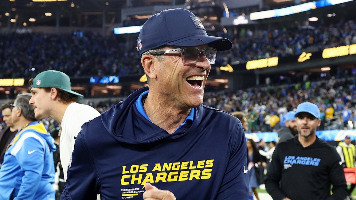 Huấn luyện viên Jim Harbaugh: Chiến thắng của Chargers như ngày vợ chồng cưới nhau 1 chargers jim harbaugh smiles eagles win