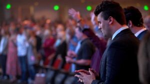 Charlie Kirk Kể về Cách Tắt Điện Thoại và Vì Sao Ngày Sabbath Định Hình Cuộc Đời Ông