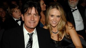 Charlie Sheen bị tố nợ hơn 15 triệu USD tiền cấp dưỡng 2 Charlie Sheen bị tố nợ hơn 15 triệu USD tiền cấp dưỡng