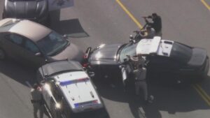 Truy đuổi tốc độ cao kết thúc bằng tai nạn ở Thung lũng San Fernando 32 Truy đuổi tốc độ cao kết thúc bằng tai nạn ở Thung lũng San Fernando