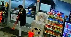 Xe tông vào cửa hàng 7-Eleven ở Ohio