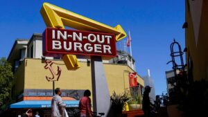 In-N-Out Burger bỏ ’67’ khỏi thực đơn vì trào lưu mạng xã hội
