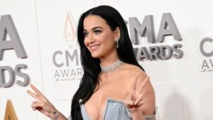 Katy Perry và Justin Trudeau công khai tình cảm trên Instagram