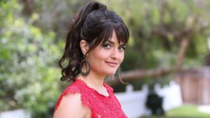 Bí quyết giữ dáng tuổi 50 của sao 'Gia đình kiểu Mỹ' Danica McKellar 2 Bí quyết giữ dáng tuổi 50 của sao ‘Gia đình kiểu Mỹ’ Danica McKellar