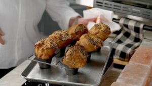 Bánh Popover: Món ăn đặc biệt cho dịp Lễ từ ‘American Kitchen’ của Fox Nation