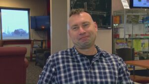 Phi công vẽ tranh Giáng Sinh trên không, mang lại niềm vui cho mọi người