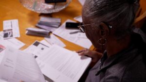 Wells Fargo từ chối bồi thường sau khi séc của một phụ nữ Texas 83 tuổi bị sửa đổi