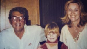 Dean Martin ‘phá’ xe cổ McDonald’s vì cháu trai Bing Crosby